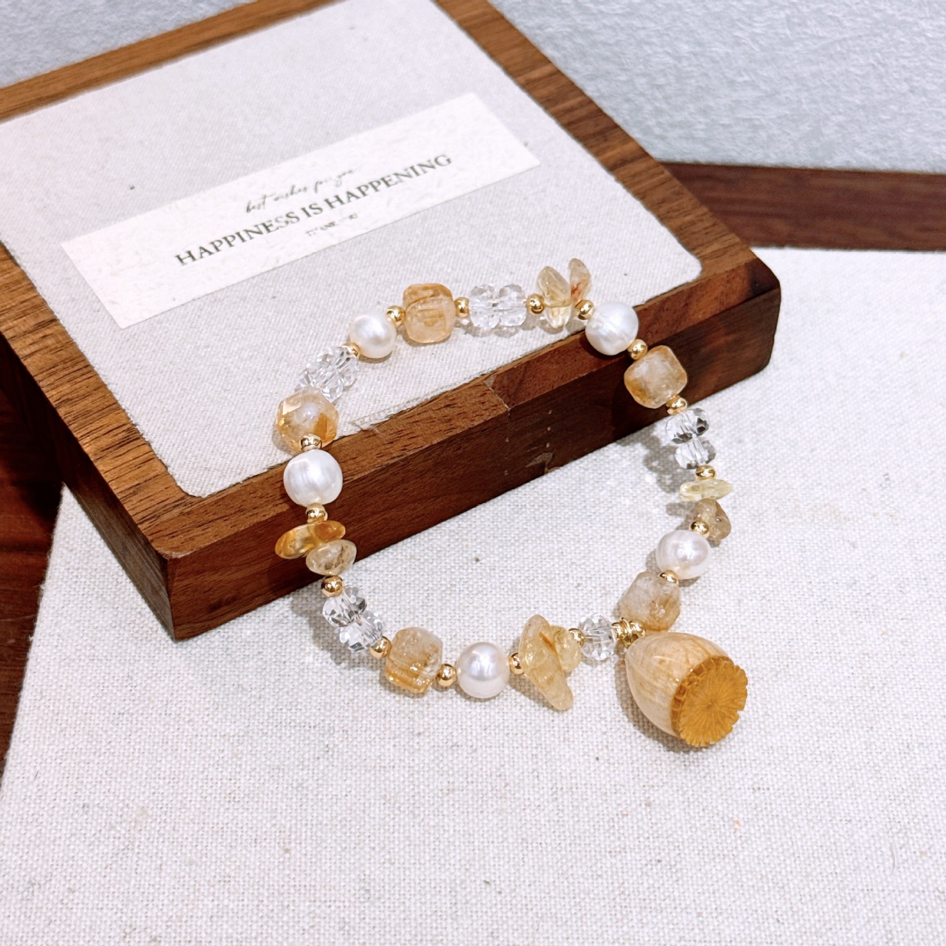 Handmade dried flower lucky charm bracelet with natural yellow crystal sunstone and freshwater pearl – a gentle and elegant accessory