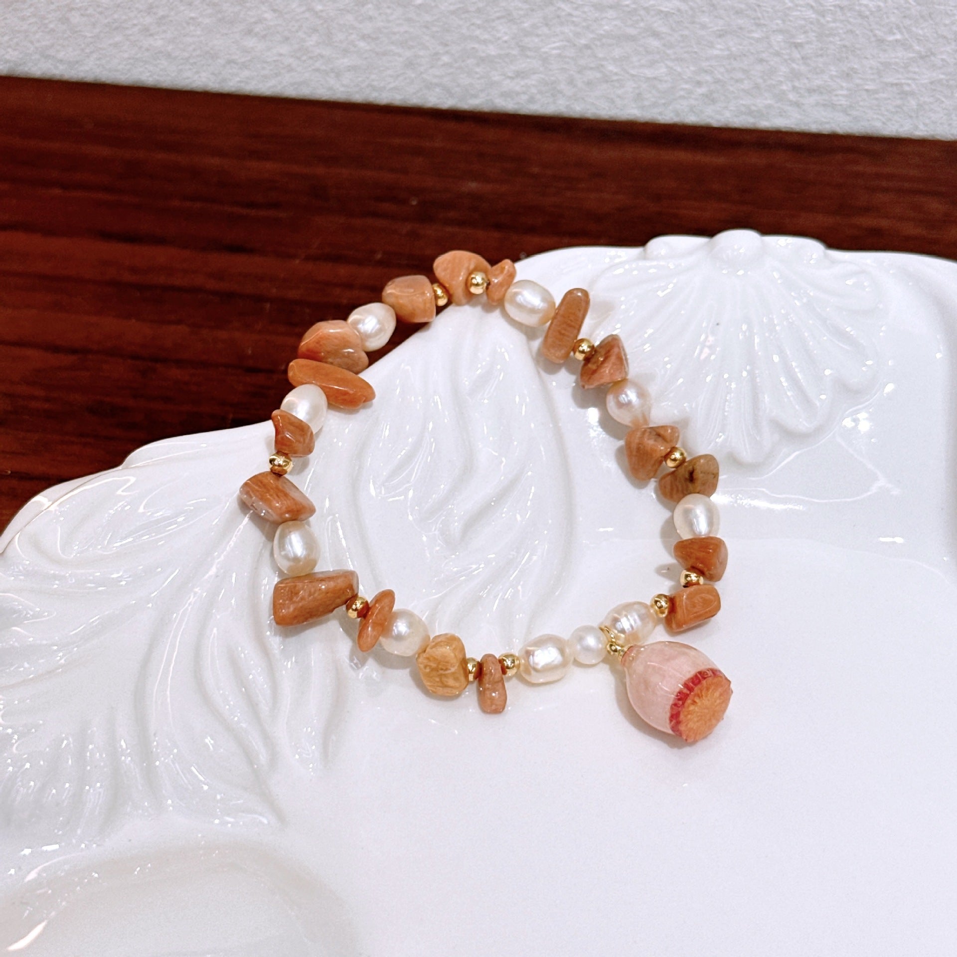 Handmade dried flower lucky charm bracelet with natural yellow crystal sunstone and freshwater pearl – a gentle and elegant accessory