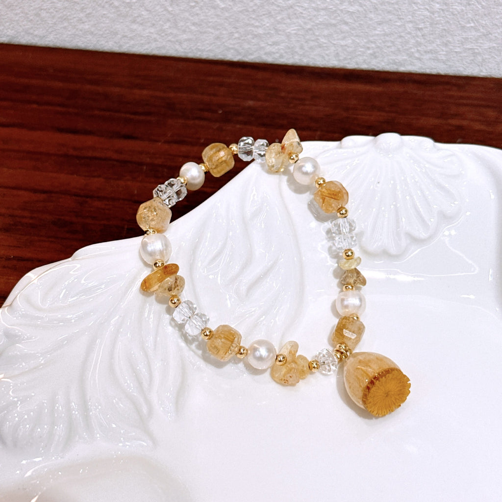 Handmade dried flower lucky charm bracelet with natural yellow crystal sunstone and freshwater pearl – a gentle and elegant accessory