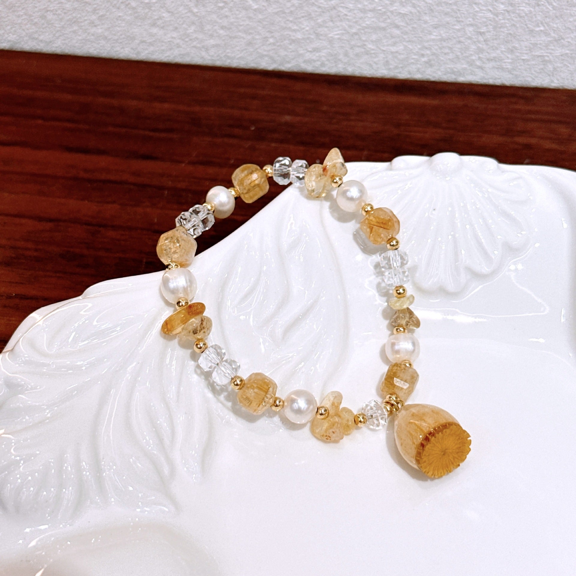 Handmade dried flower lucky charm bracelet with natural yellow crystal sunstone and freshwater pearl – a gentle and elegant accessory