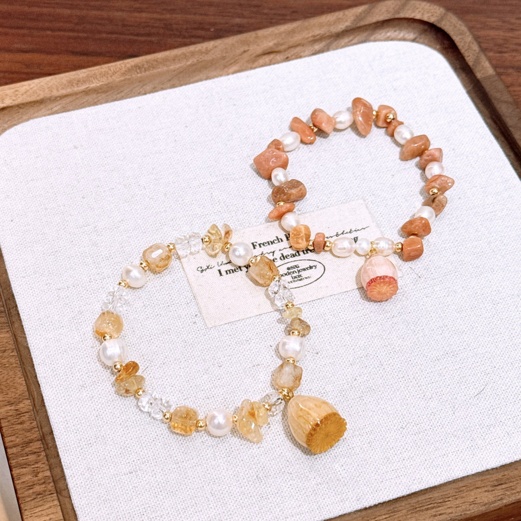 Handmade dried flower lucky charm bracelet with natural yellow crystal sunstone and freshwater pearl – a gentle and elegant accessory